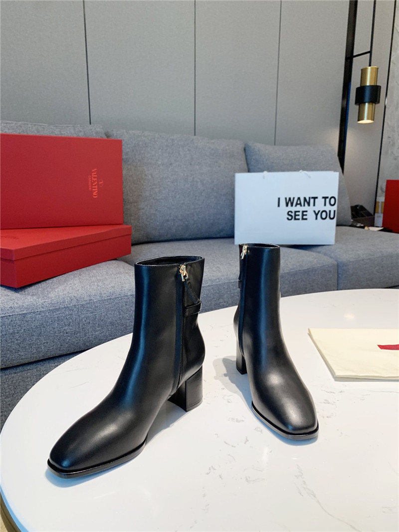 Va1e*ntin0 garavani vlogo ankle boots in leather