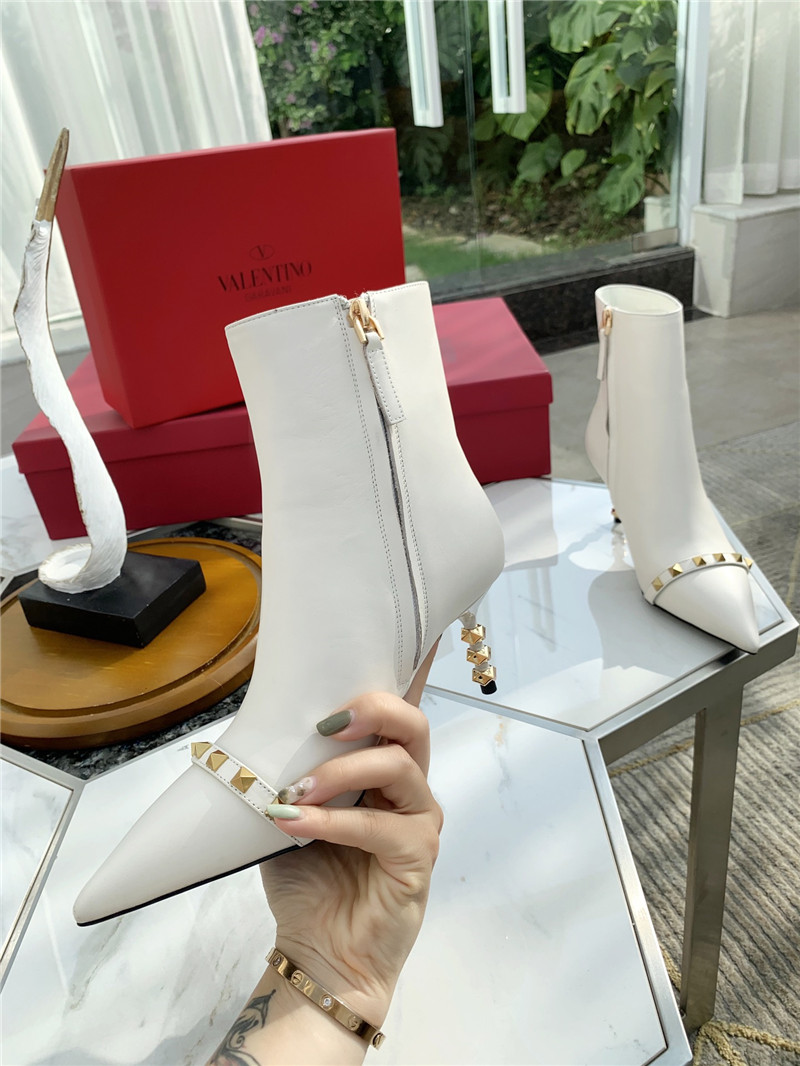 Va1e*ntin0 garavani rockstud white leather ankle boots