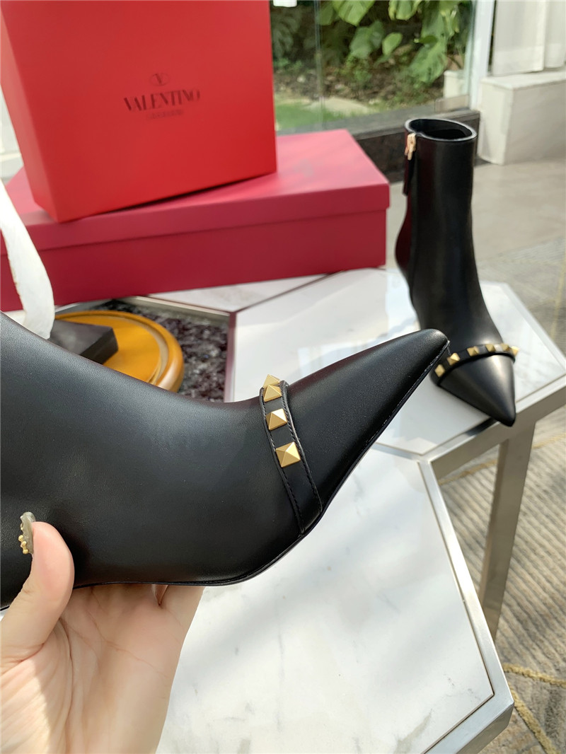 Va1e*ntin0 garavani rockstud leather ankle boots