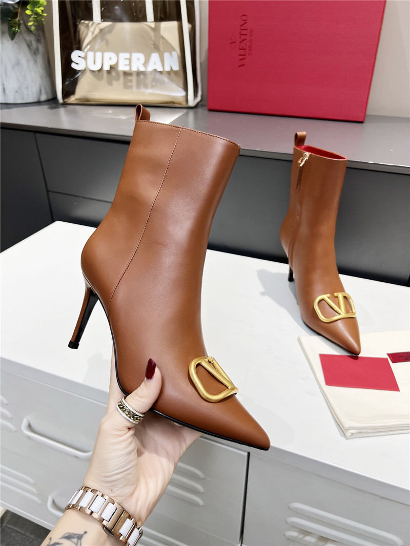 Va1e*ntin0 garavani vlogo leather ankle boots
