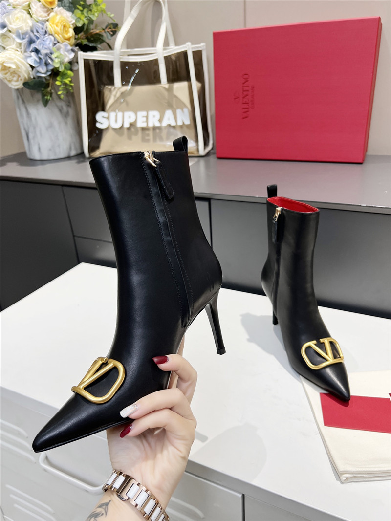 Va1e*ntin0 garavani tan go brown calfskin ankle boots