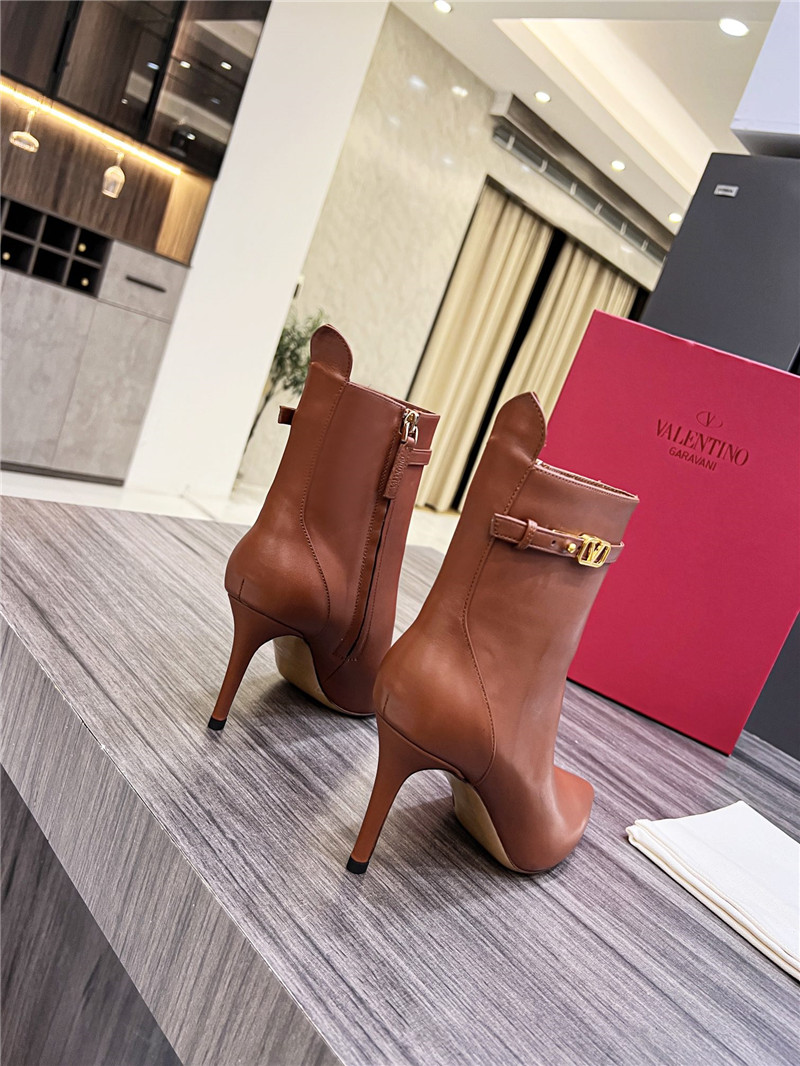 Va1e*ntin0 garavani tan go brown calfskin ankle boots