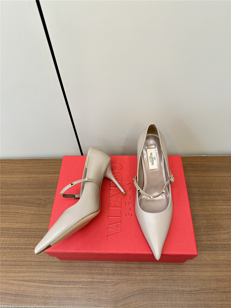 Va1e*ntin0 rockstud natural smooth leather pumps