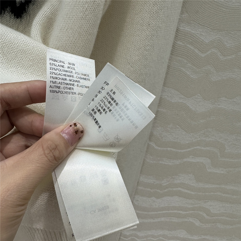 l0vis Vvtt0n brushed knit pullover white