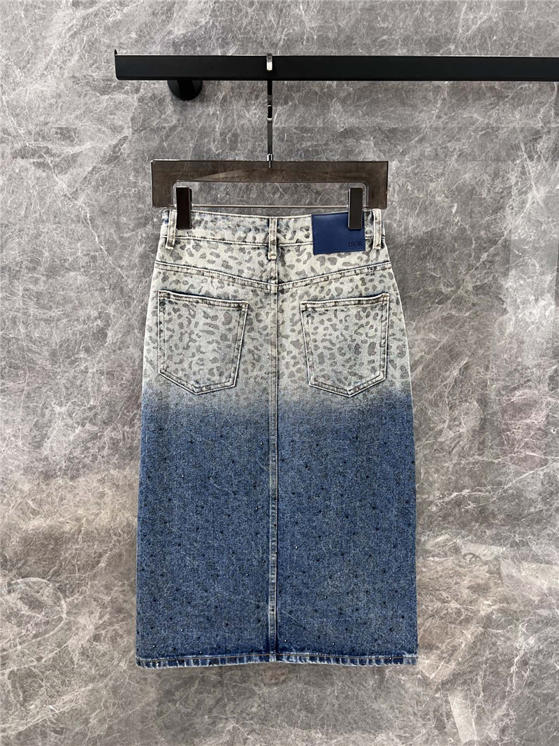 D10r slit skirt