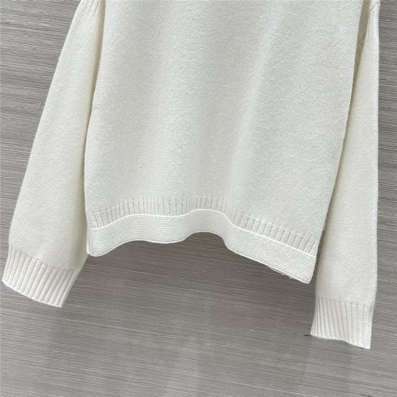 D10r white oversized cashmere sweater