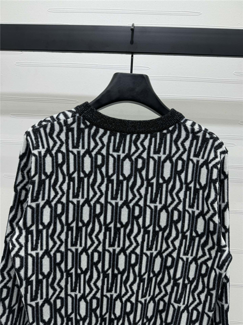 D10r oblique crew-neck sweater black