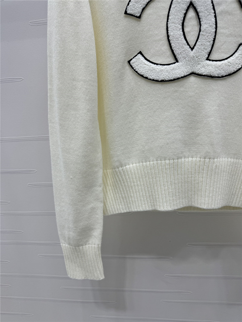 Ch**el logo appliqu¨¦ knit sweater white