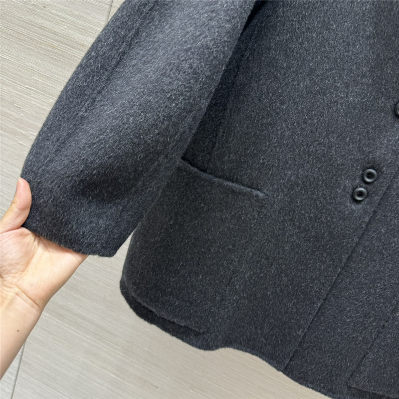 Vanitoo mid-length coat