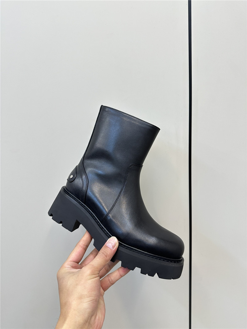 Ce1i*e margaret black chelsea boots