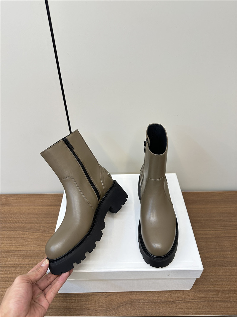 Ce1i*e margaret calfskin chelsea boots