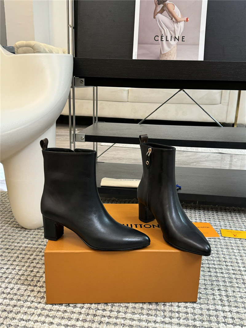l0vis Vvtt0n lv pointed ankle boots