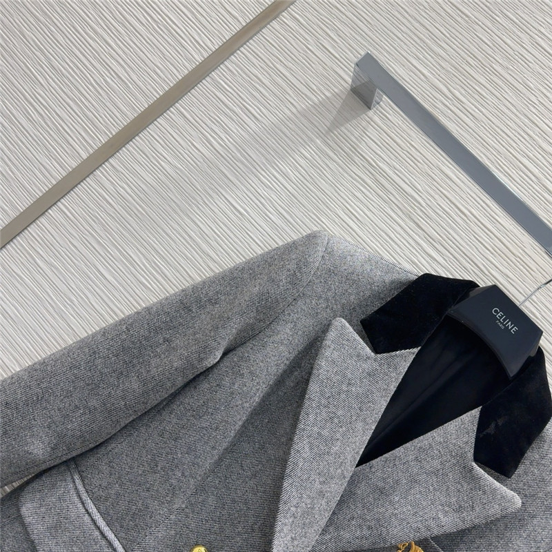 Ce1i*e new coat