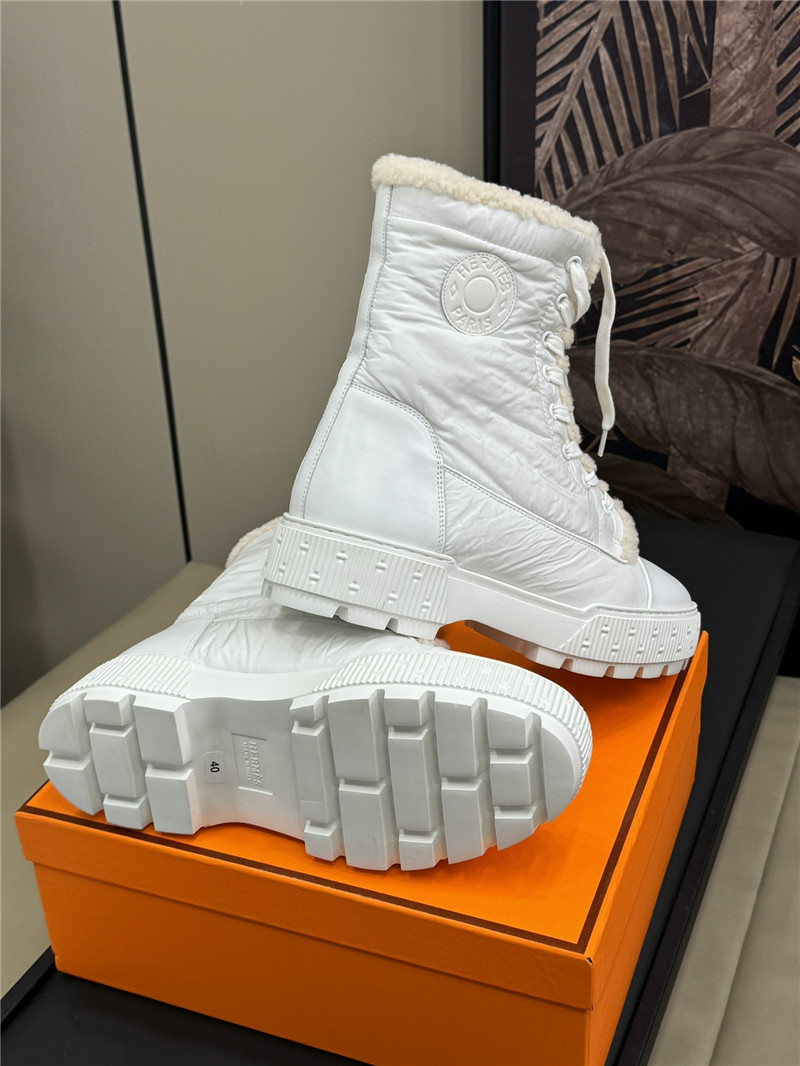 H**me5 white fresh snow boots