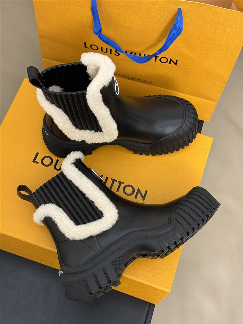 l0vis Vvtt0n ruby flat leather boots in black