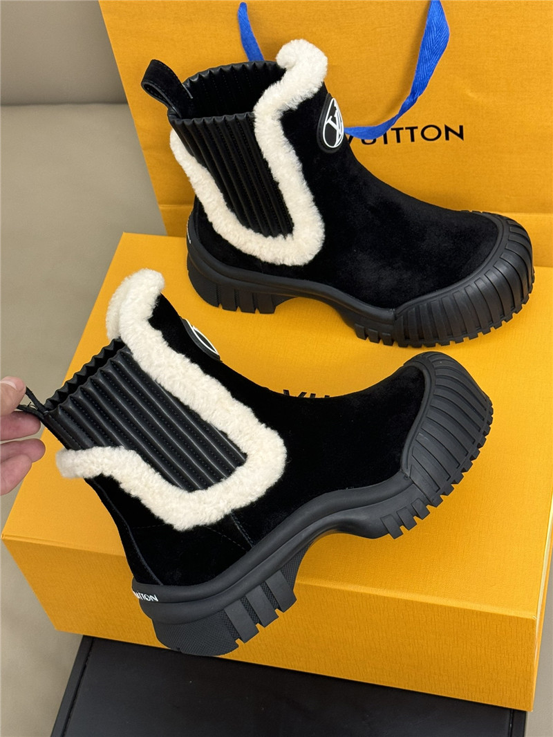 l0vis Vvtt0n ruby flat suede boots in black