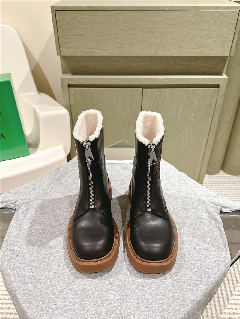 b0tt*ga Ven*ta winter zip black leather ankle boots