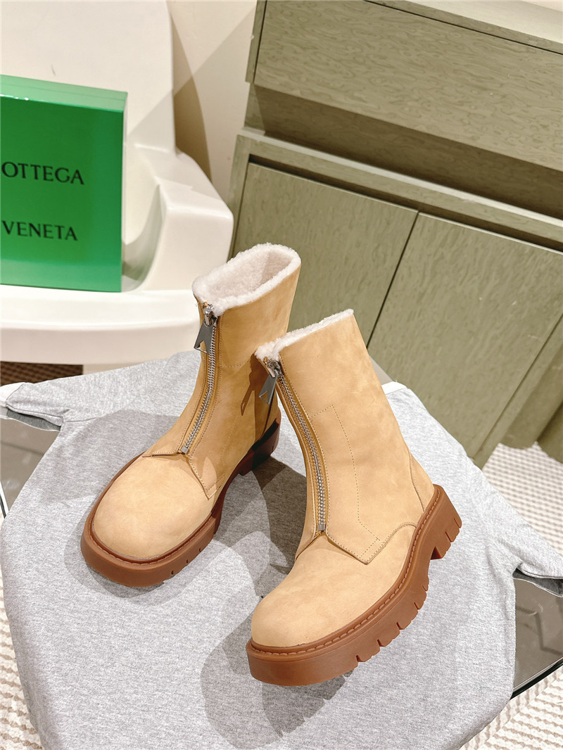 b0tt*ga Ven*ta winter zip suede ankle boots