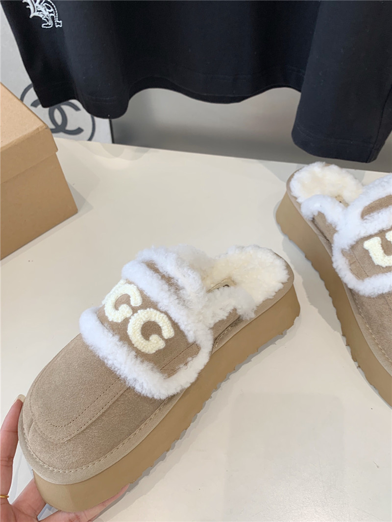 UGG Rome Shearling Slippers Beige
