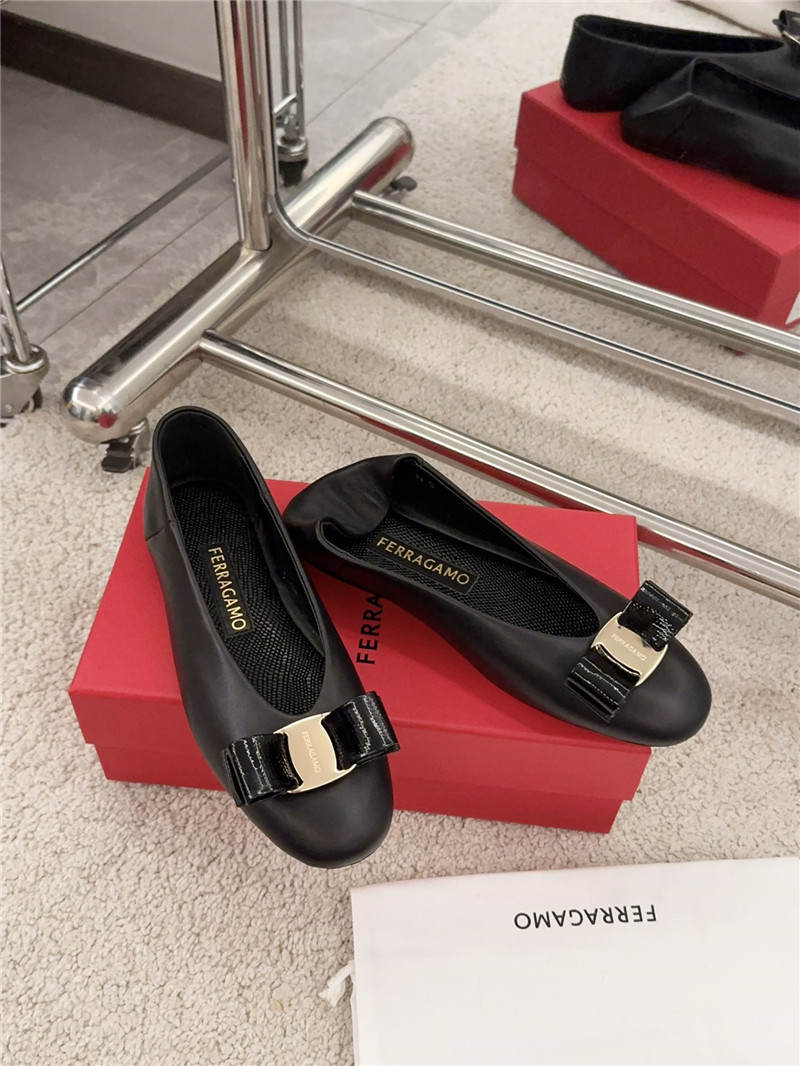 Ferragamo Vara Bow Ballet Flat in Black