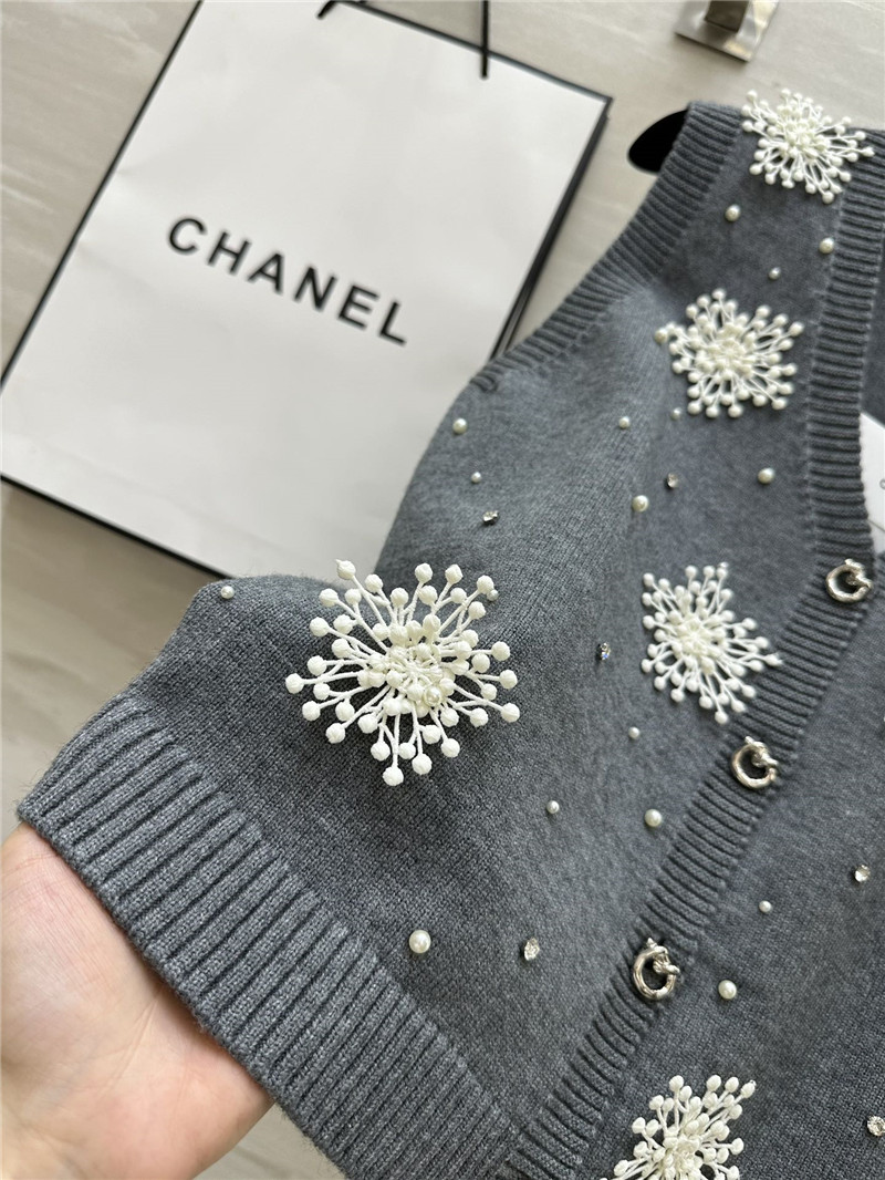 Ch**el snowflake adorns knit vest in grey