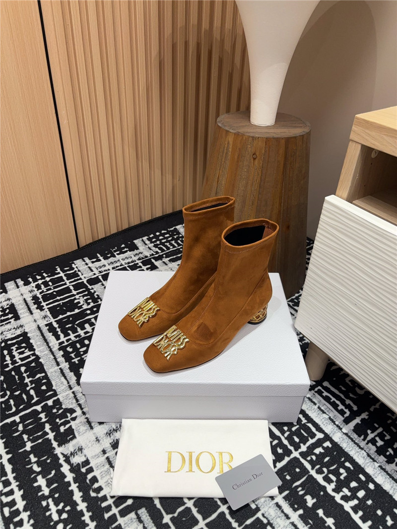 D10r cd icon brown heeled ankle boots
