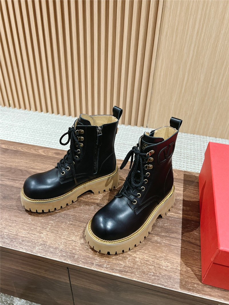 Va1e*ntin0 black leather lace-up platform boots