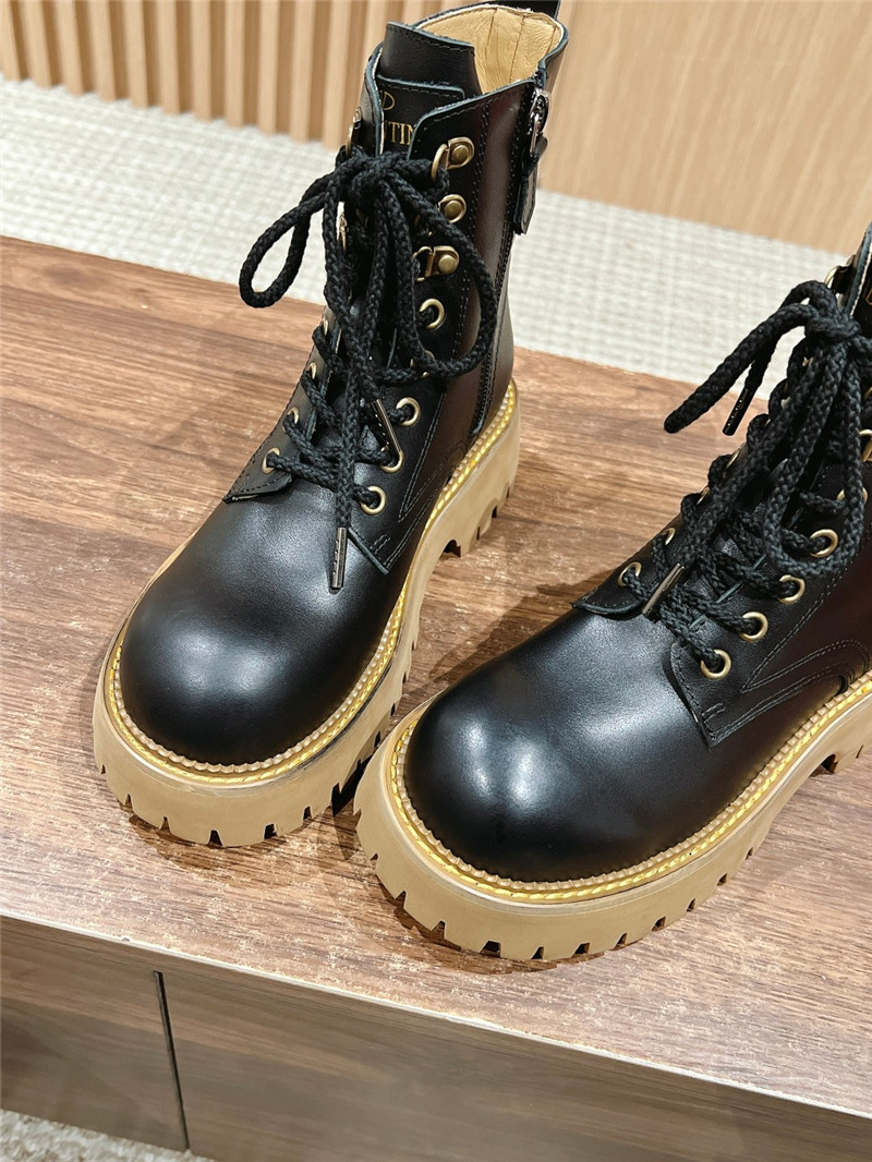 Va1e*ntin0 black leather lace-up platform boots