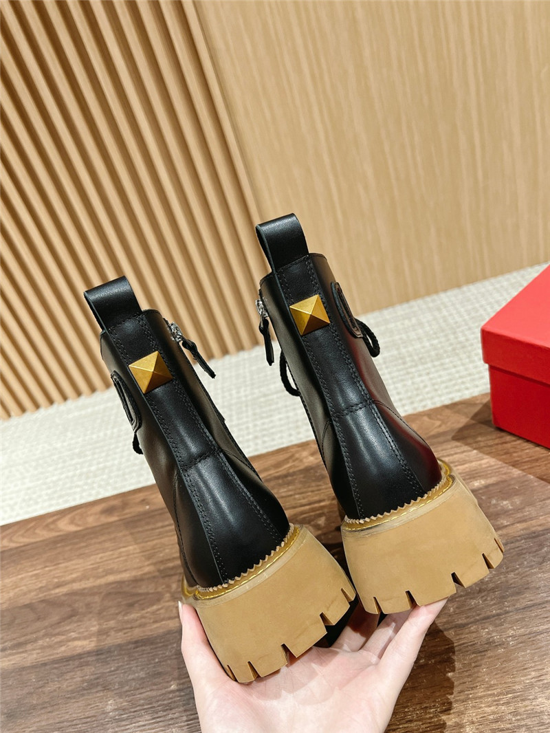 Va1e*ntin0 black leather lace-up platform boots