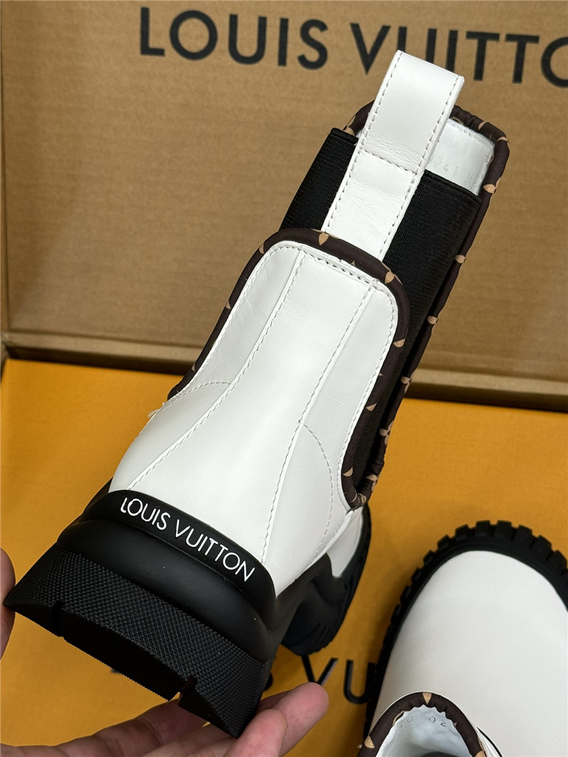 l0vis Vvtt0n ruby flat ankle boots in white