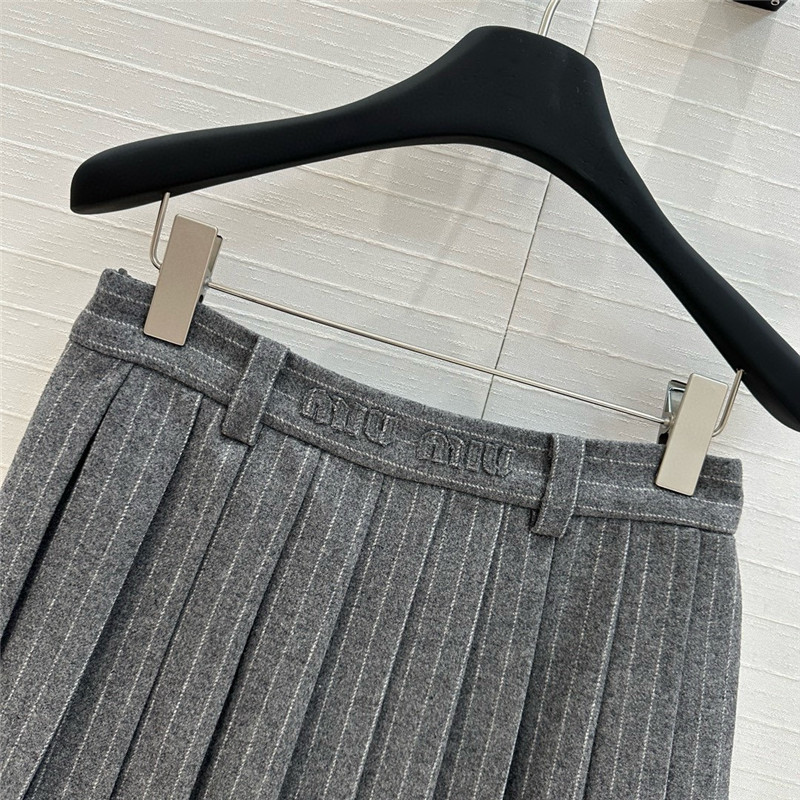 M1um1u vertical striped woolen suit