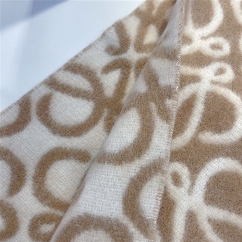 L0ew* wool scarf