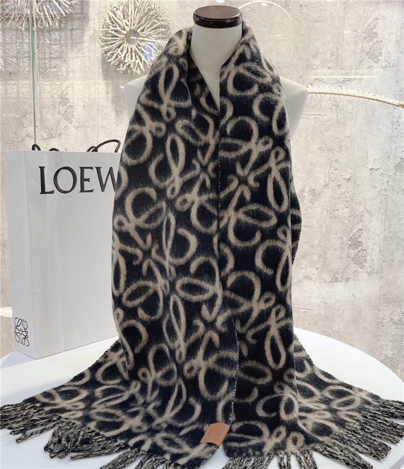 L0ew* wool scarf