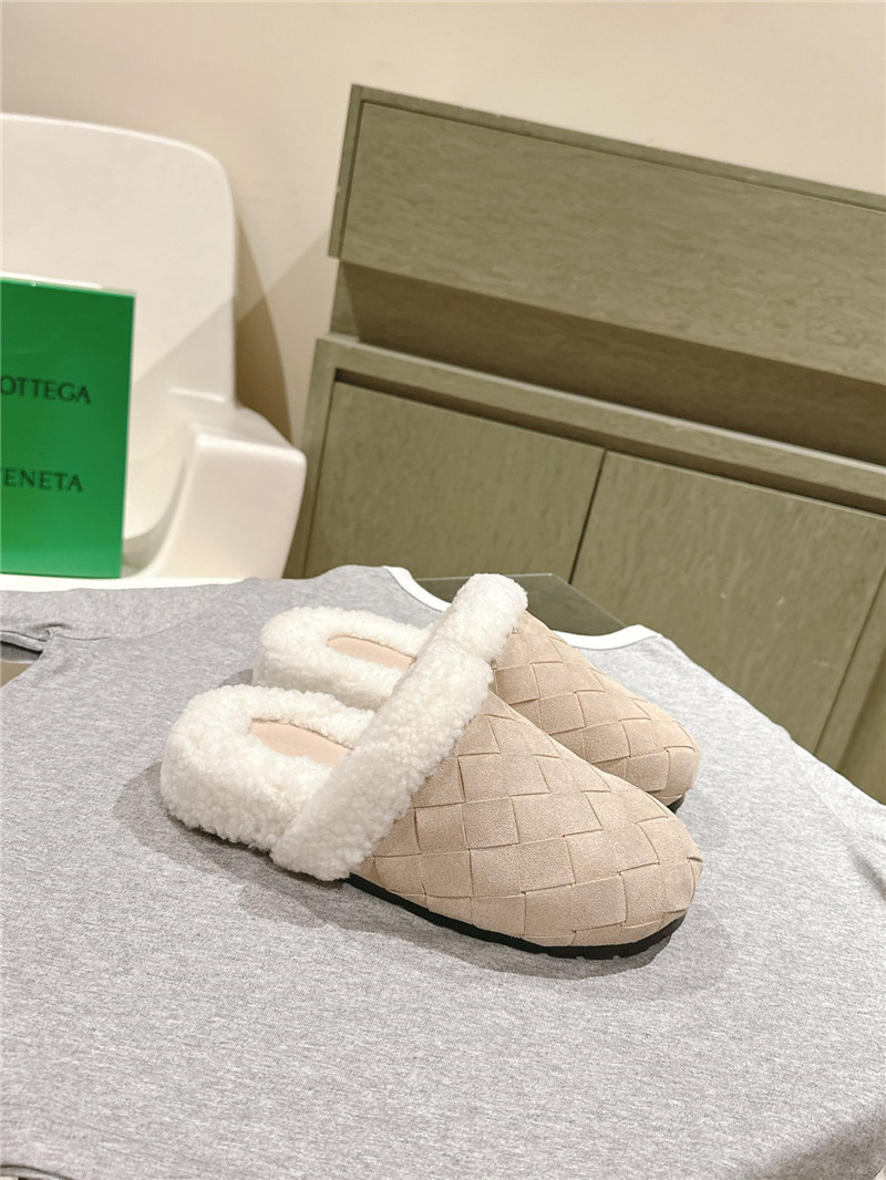 b0tt*ga Ven*ta nude suede fur reggie slippers