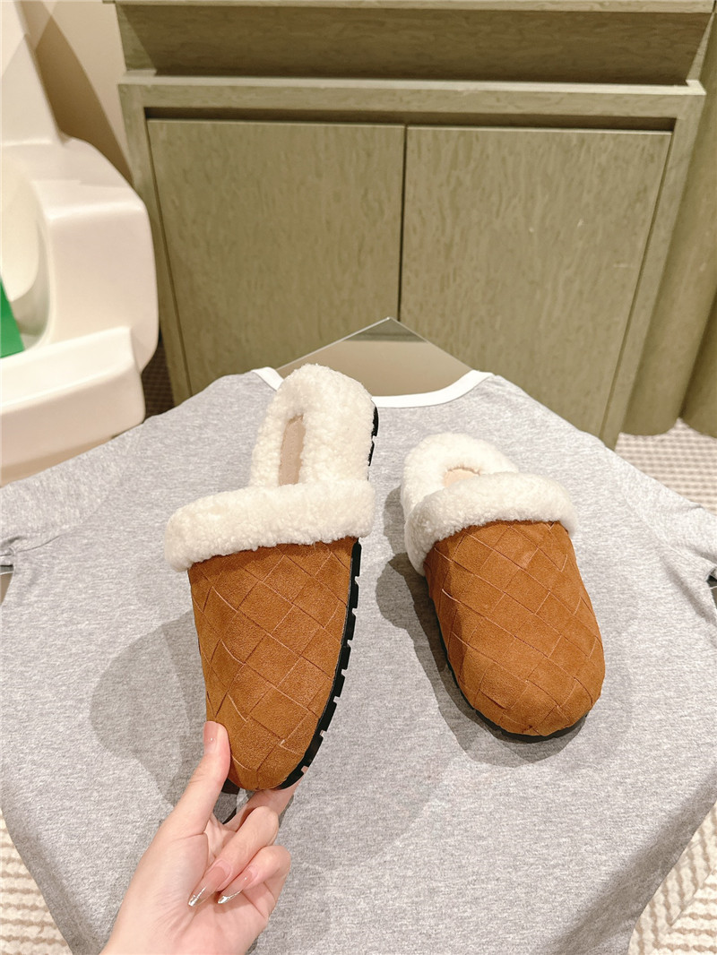 b0tt*ga Ven*ta brown suede fur reggie slippers