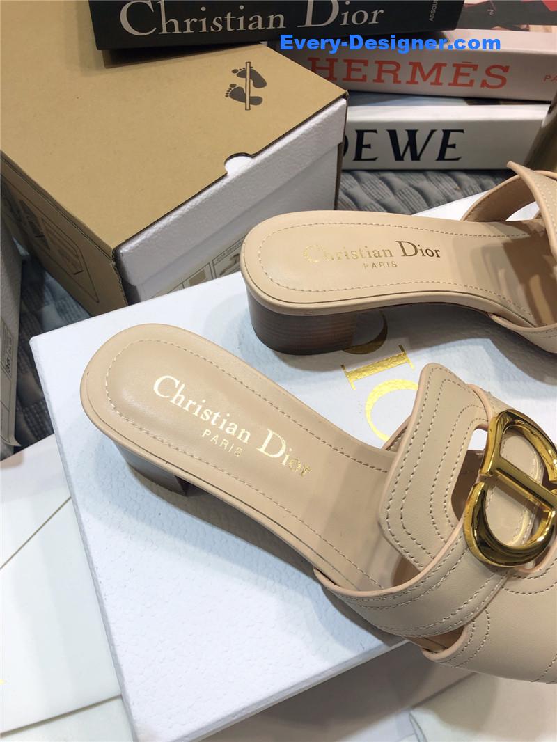 D10r cd letter metal logo flat hollow sandals