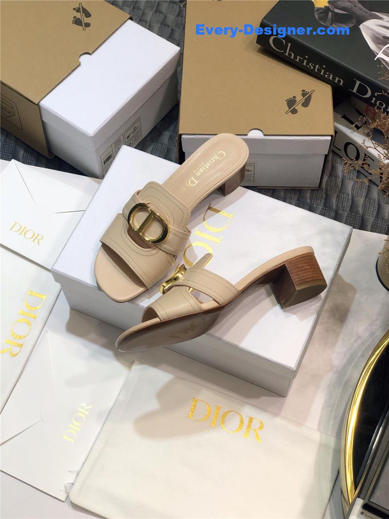 D10r cd letter metal logo flat hollow sandals
