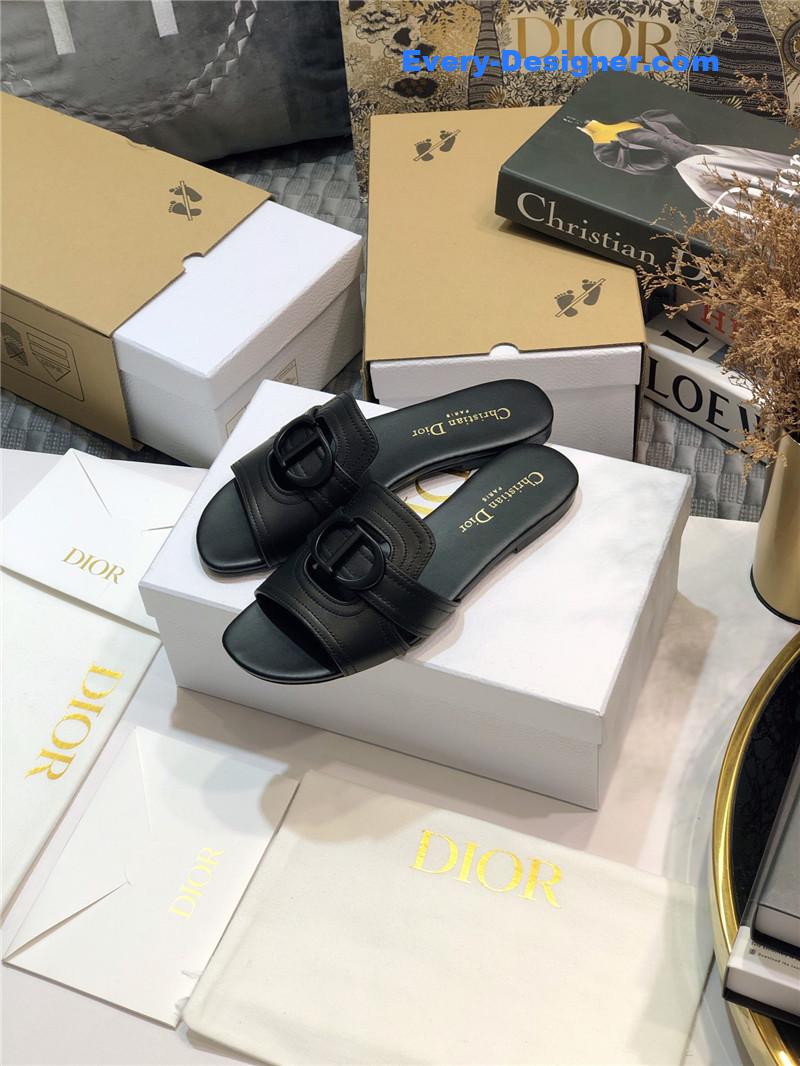 D10r 30 montaigne black slides