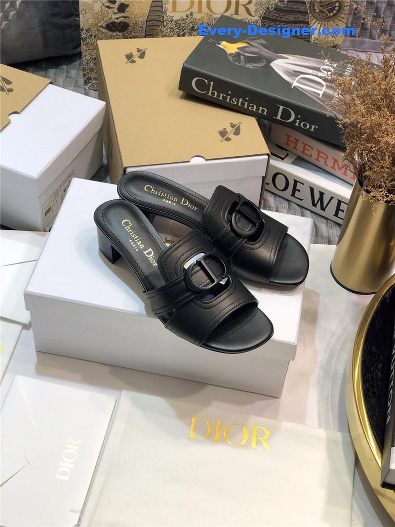 D10r cd letter metal logo flat hollow sandals
