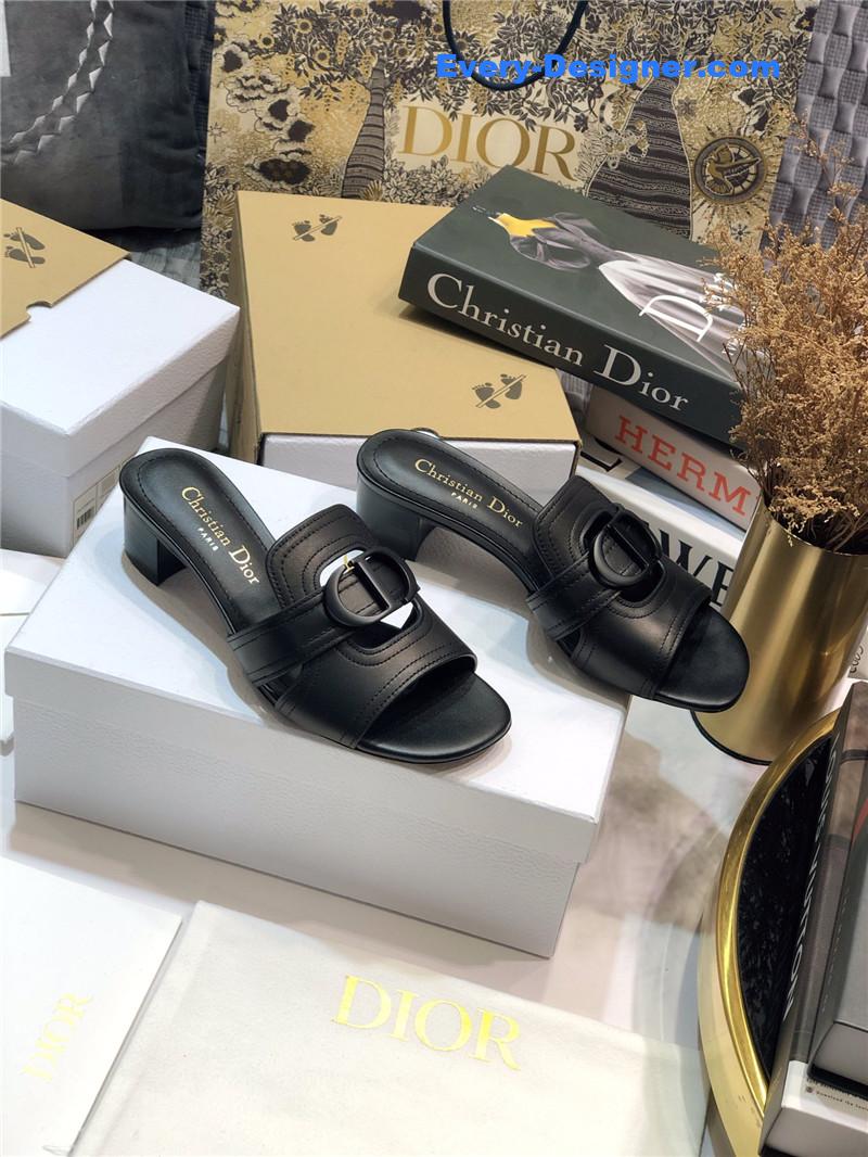 D10r cd letter metal logo flat hollow sandals