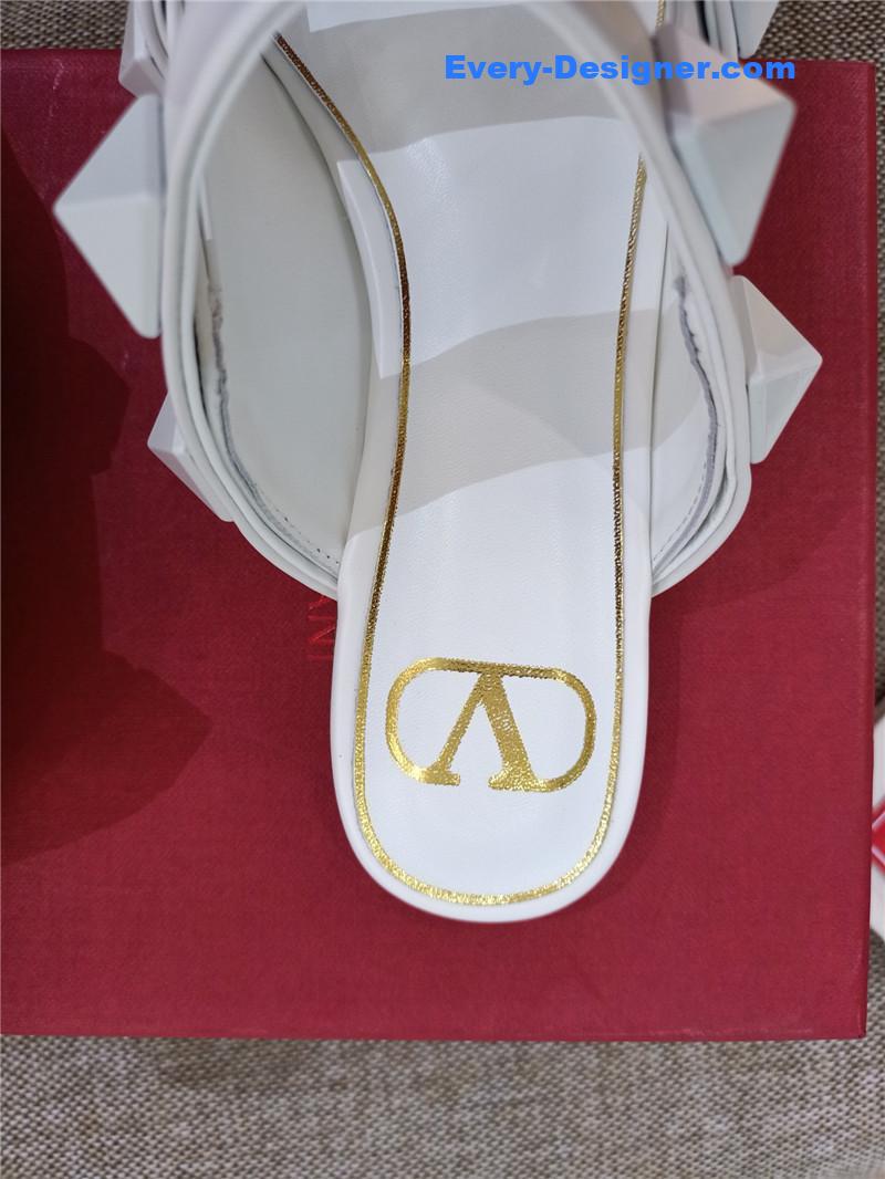 Va1e*ntin0 logo bronzing sandals