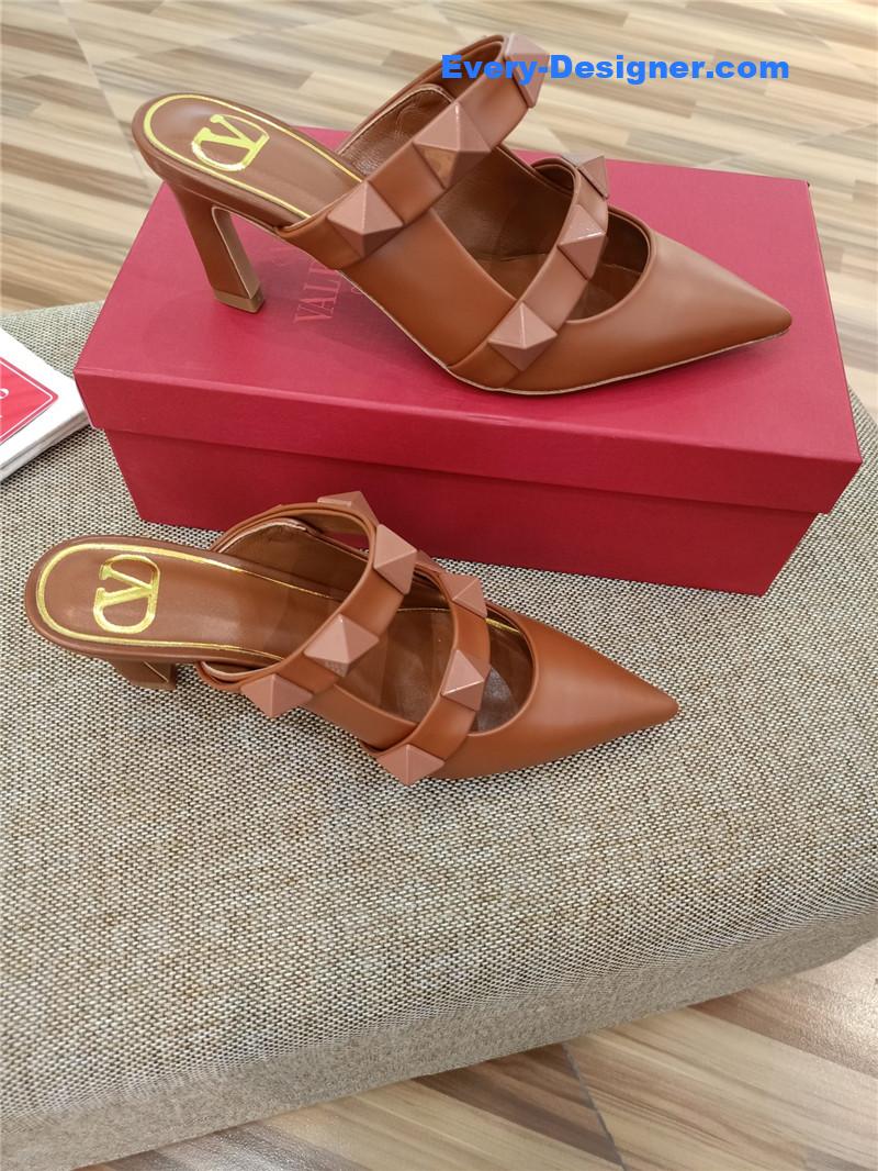 Va1e*ntin0 logo bronzing sandals