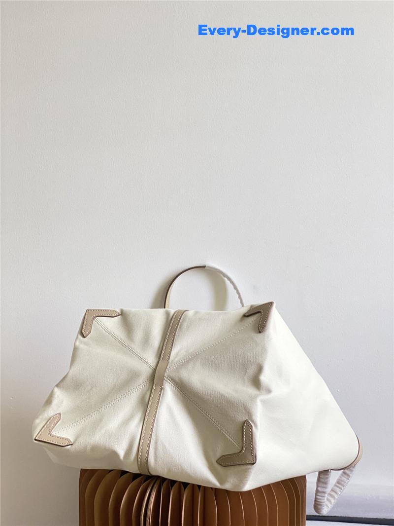 Bv*b*rry beach tote bag