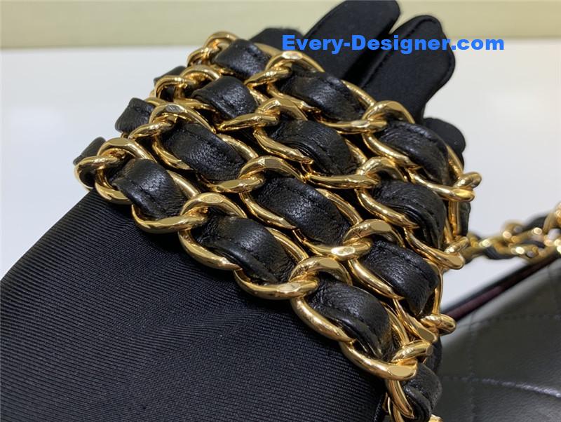 Ch**el chain limited gold buckle bag