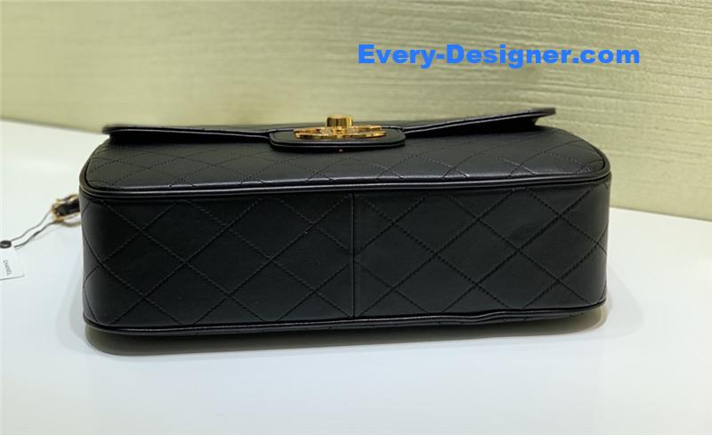 Ch**el chain limited gold buckle bag