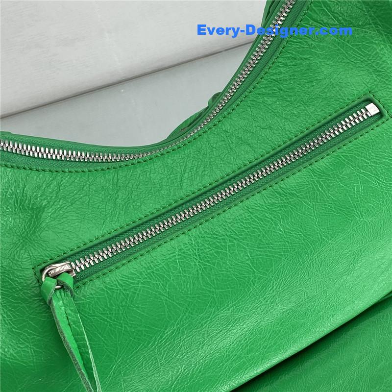 Ba1en*iaga le cagole leather shoulder bag green