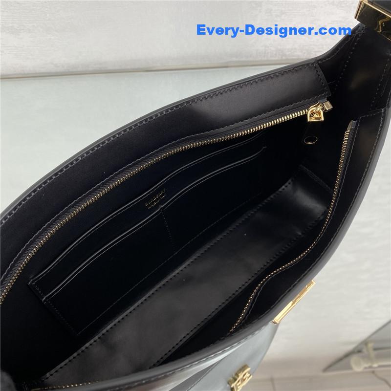 Bv*b*rry tb shoulder bag