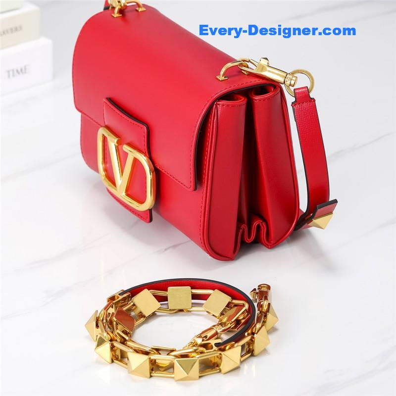 Va1e*ntin0 garavani stud sign shoulder bag