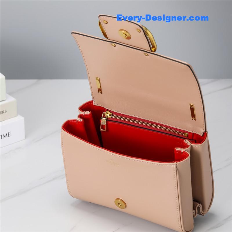 Va1e*ntin0 garavani stud sign shoulder bag