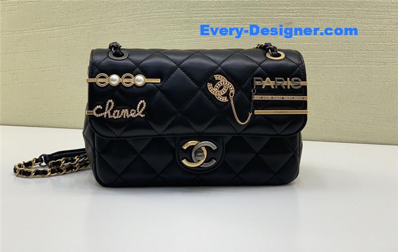 Ch**el badge cf metal decorative chain bag large